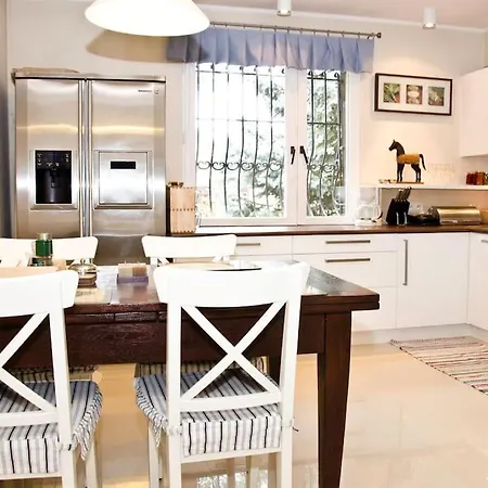 Dom 4 Z Basenem Blisko Warszawy Józefów